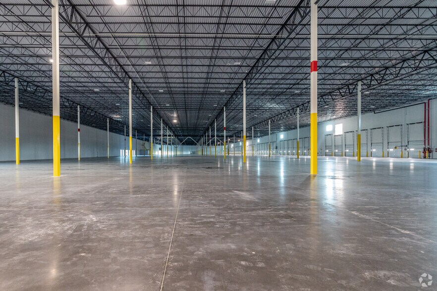 More Photos Of 1511 Zoo Pky, Jacksonville Distribution For Lease