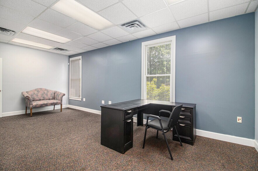 More Photos Of 1580 Warsaw Rd, Roswell Office For Lease