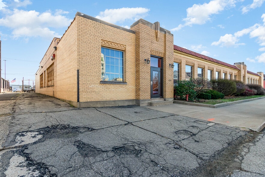 More Photos Of 626 Harper Ave, Detroit Light Manufacturing For Sale