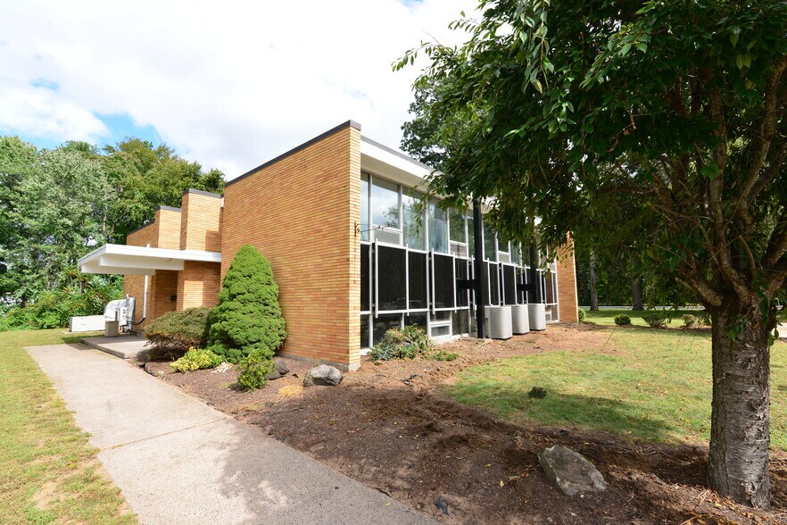 More Photos Of 1209 John Fitch Blvd, South Windsor Medical For Lease