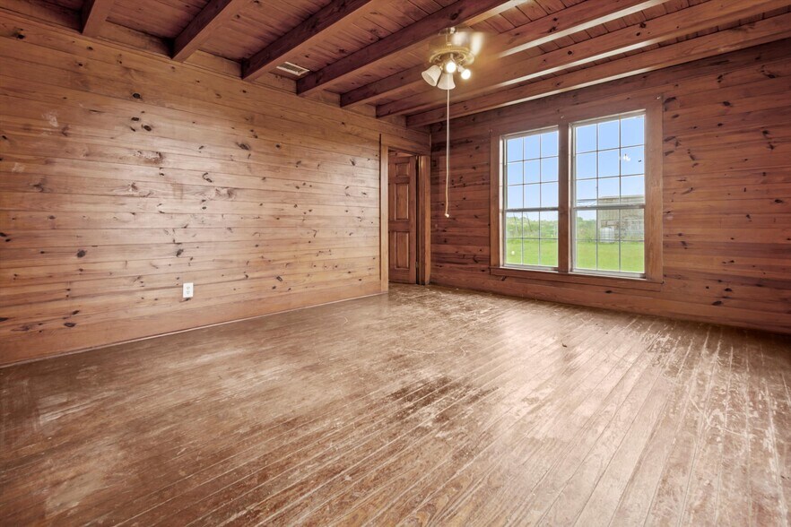 More Photos Of 1000 Rohde Rd, Kyle Service For Lease