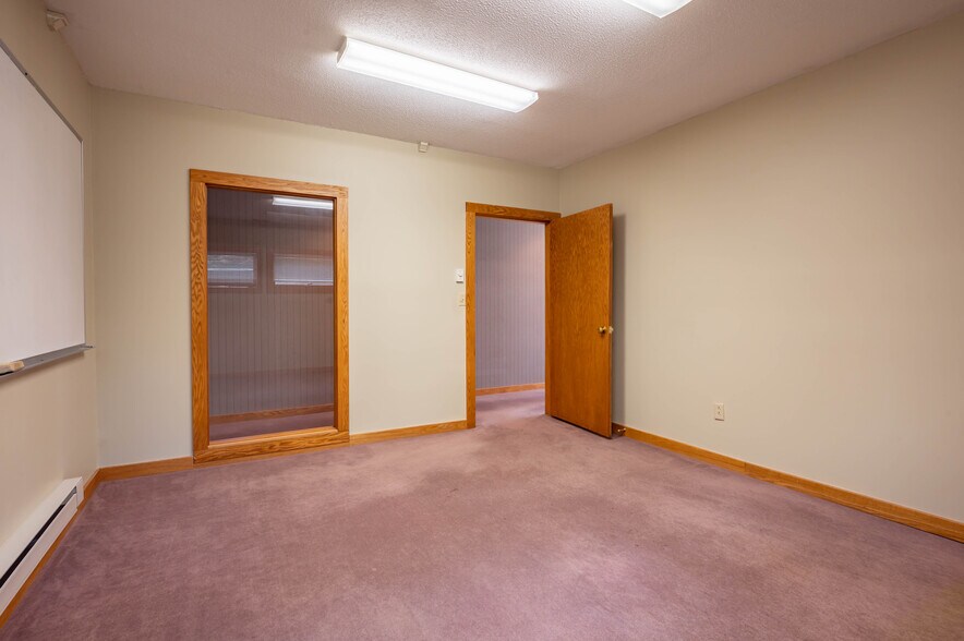 More Photos Of 74 Northeastern Blvd, Nashua Medical For Sale