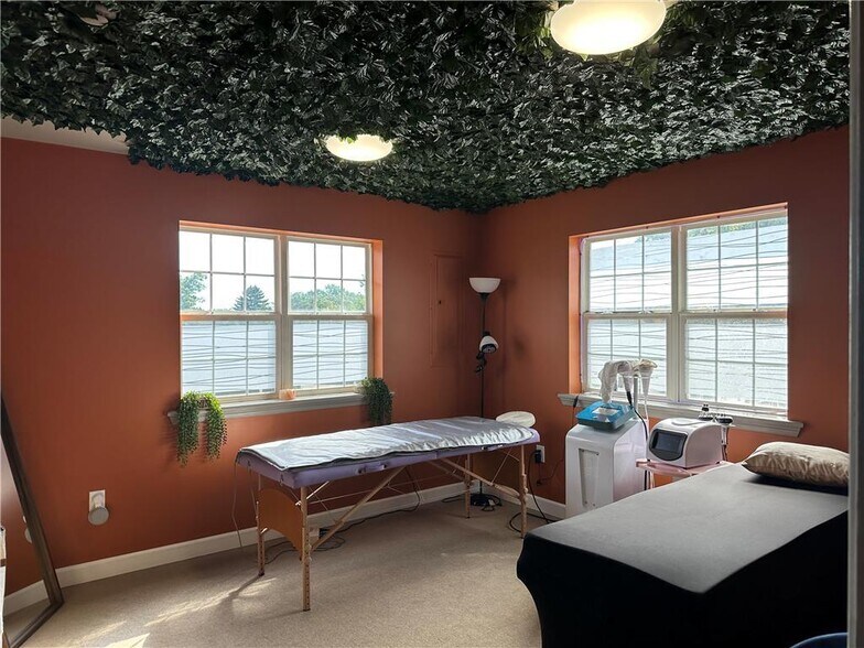 More Photos Of 196 W Moorestown Rd, Wind Gap Office Residential For Lease