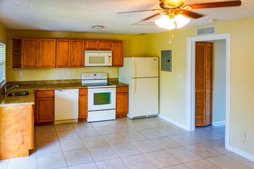 More Photos Of 700 SW 15th Ave, Fort Lauderdale Apartments For Sale