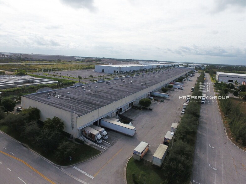 More Photos Of 10811-11199 NW 122nd St, Medley Warehouse For Lease