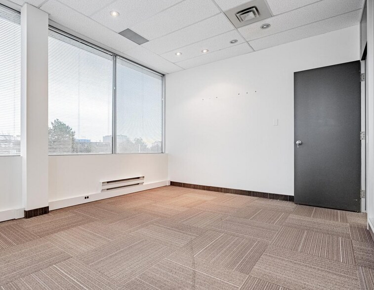 More Photos Of 2180 Meadowvale Blvd, Mississauga Office For Lease