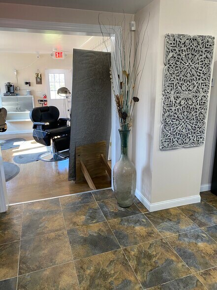 More Photos Of 565 S Meridian Rd, Youngstown Freestanding For Sale