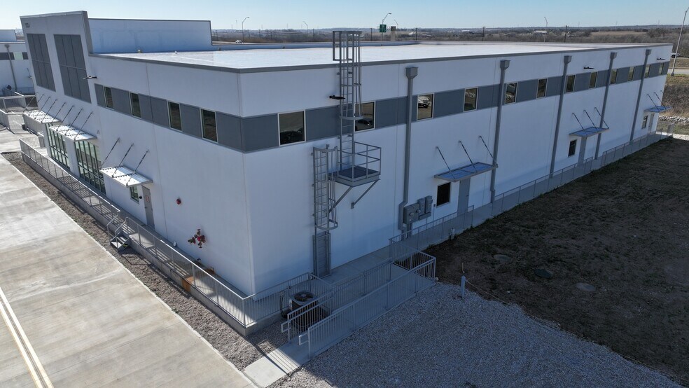 More Photos Of 12522 FM 1625, Creedmoor Warehouse For Sale