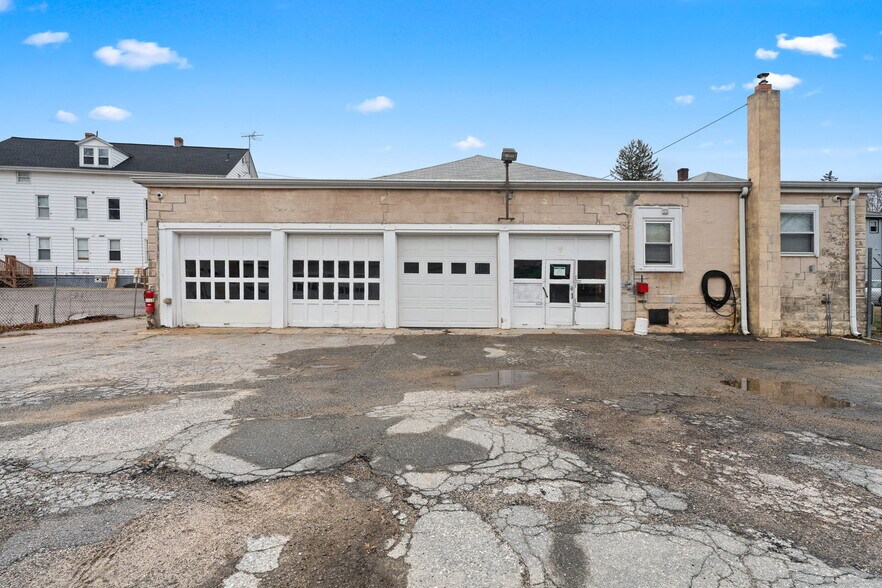 More Photos Of 1072 Main St, West Warwick Office For Sale