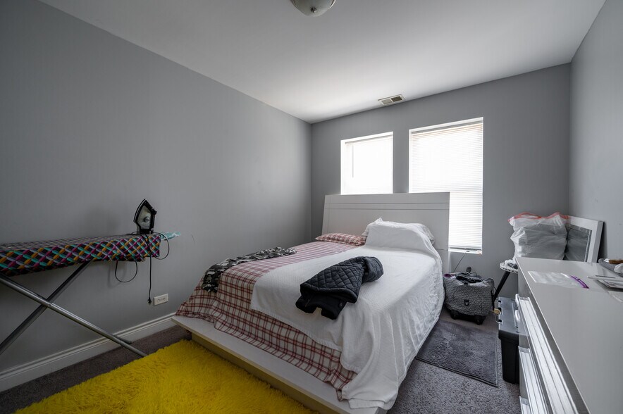 More Photos Of 4627 S Drexel Blvd, Chicago Apartments For Sale