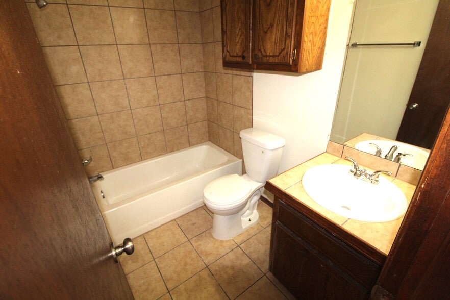 More Photos Of 1311 Glen Oaks Ct, Norman Apartments For Sale