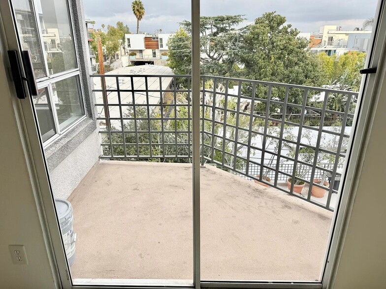 More Photos Of 884 Palm Ave, West Hollywood Apartments For Sale