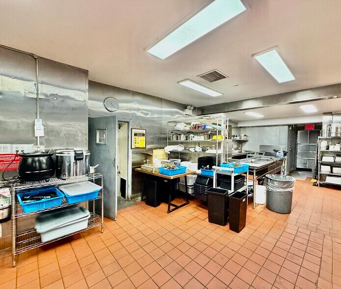 More Photos Of 235 New Dorp Ln, Staten Island Lodge Meeting Hall For Lease