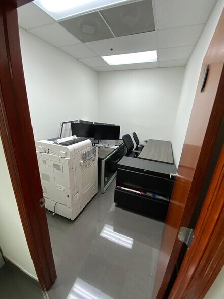 More Photos Of 10508 N Kendall Dr, Miami General Retail For Lease