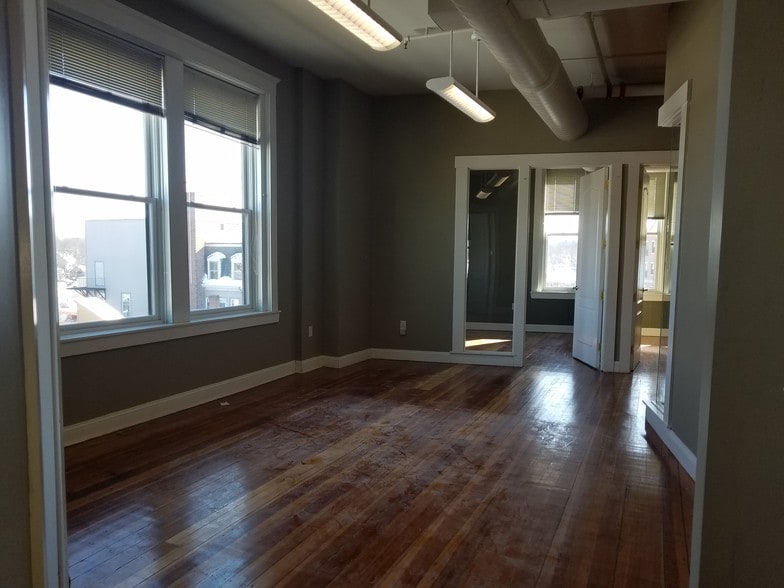 More Photos Of 5 Central Sq, Stoneham Medical For Lease