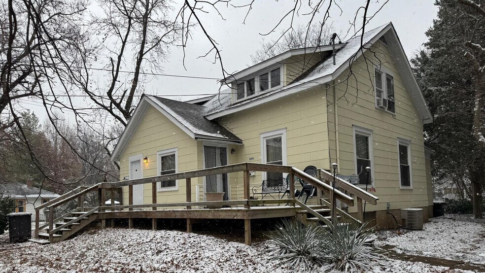 More Photos Of 517 N Oakland Ave, Carbondale Apartments For Sale