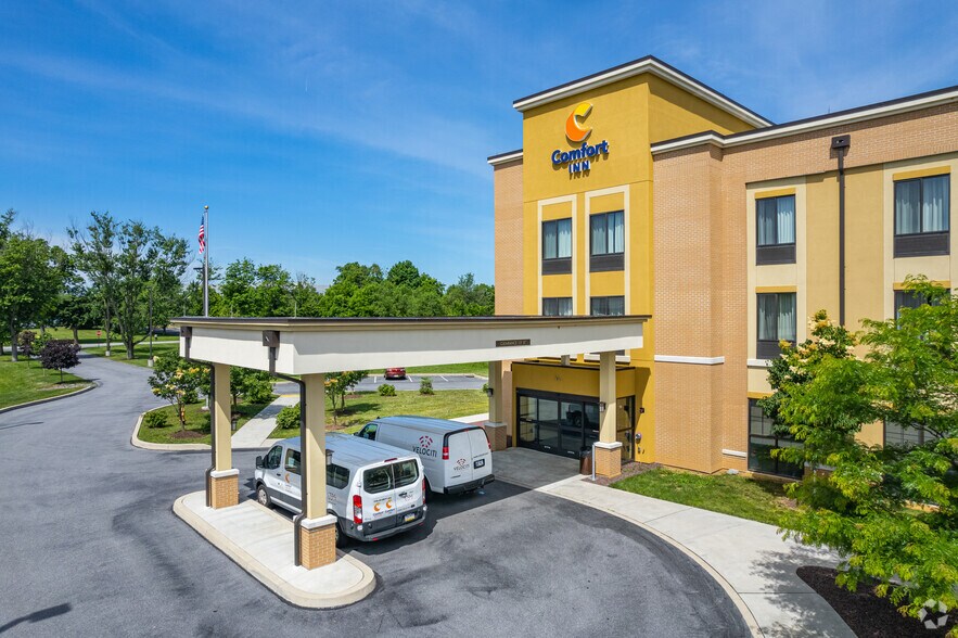 More Photos Of 77 Shady Ln, Carlisle Hotel For Sale