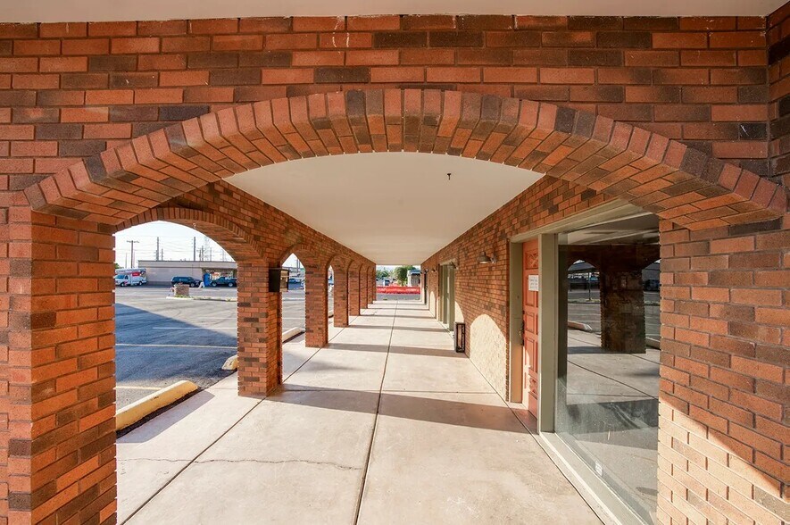 More Photos Of 1535 E University Dr, Mesa Freestanding For Sale