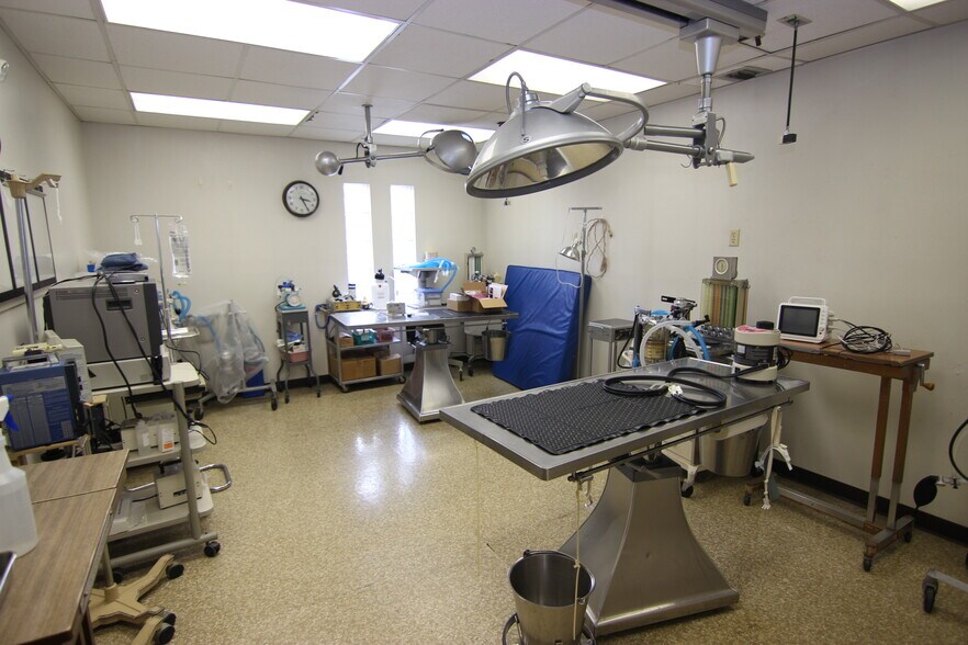 More Photos Of 2900 Belmont Ave, Youngstown Office For Sale