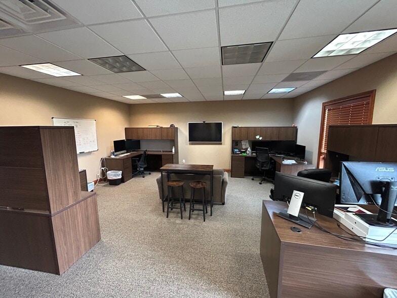 More Photos Of 1702 Tullamore Ave, Bloomington Office For Lease