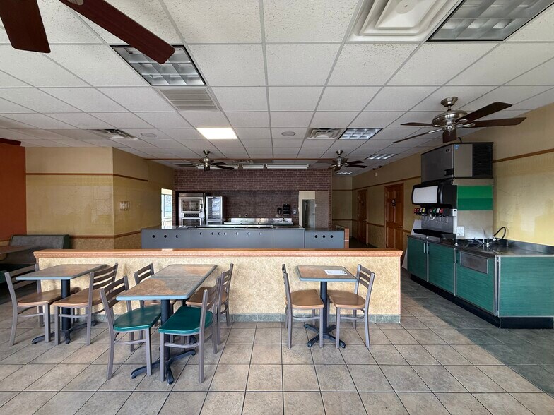 More Photos Of 304 S Obannon St, Raymond Fast Food For Lease