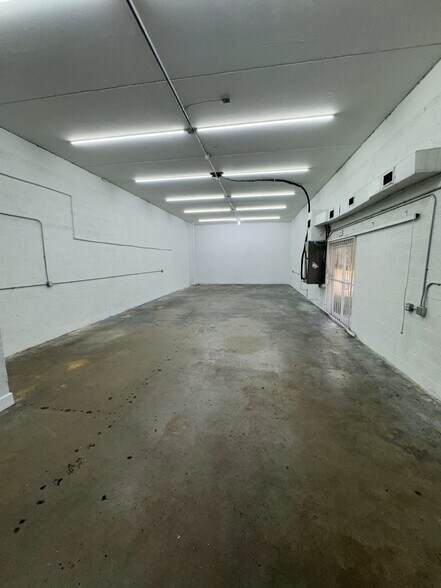 More Photos Of 6854 NW 75th St, Medley Warehouse For Lease