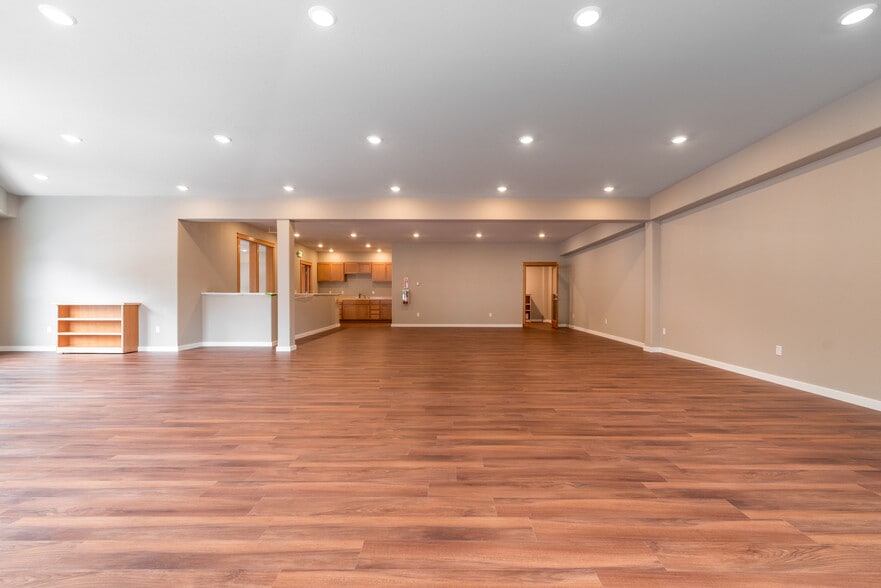 More Photos Of 1059 Water St, Ketchikan General Retail For Sale