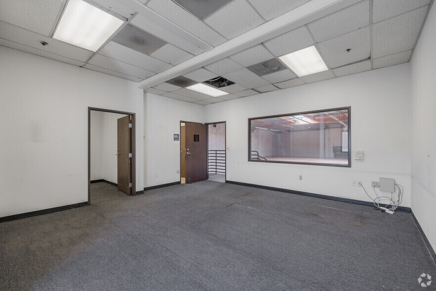 More Photos Of 1364 E 15th St, Los Angeles Warehouse For Sale