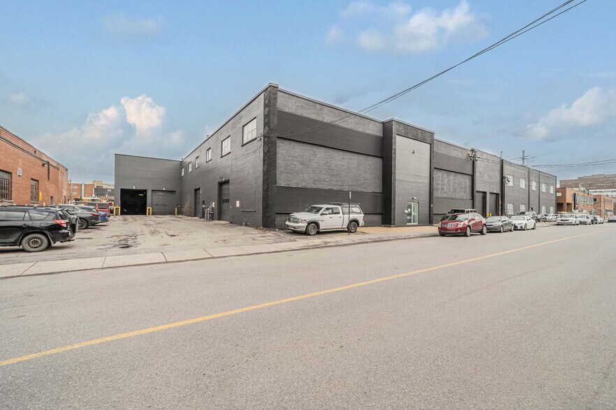 Primary Photo Of 9755-9775 Rue Meilleur, Montréal Distribution For Lease