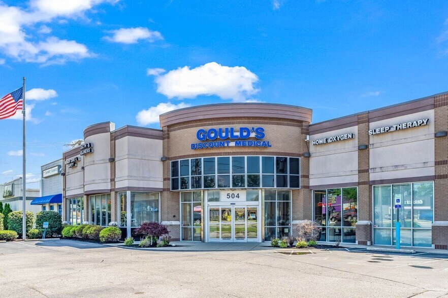 More Photos Of 504 E Lewis and Clark Pky, Clarksville Freestanding For Lease