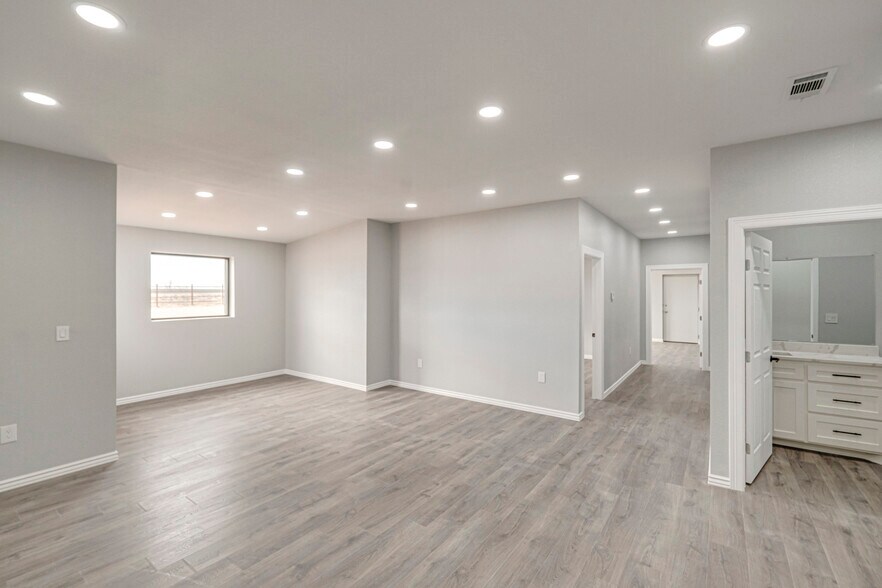 More Photos Of 5268/5450 N FM 866, Odessa Warehouse For Sale
