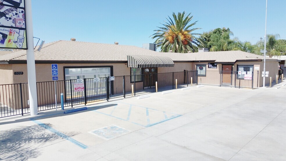 More Photos Of 306-308 Roberts Ln, Bakersfield Storefront Retail Residential For Sale