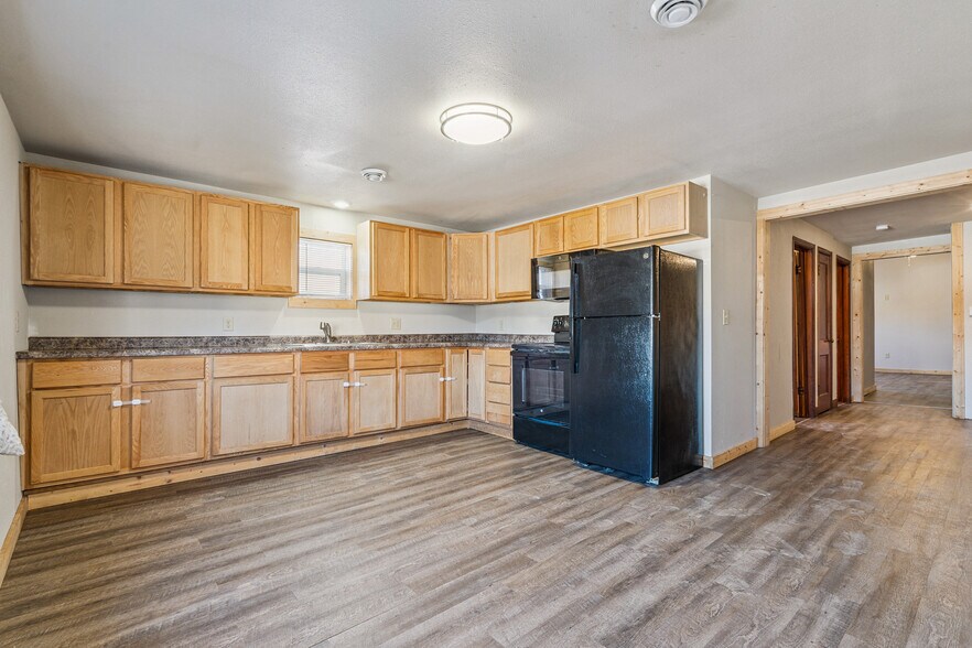 More Photos Of 106 1st Ave NW, Waukon Flex For Sale