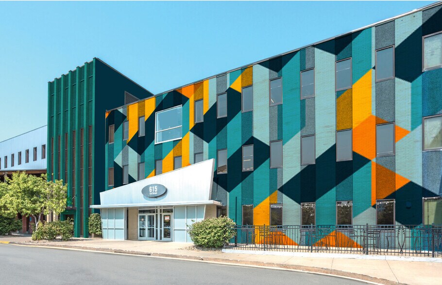 More Photos Of 615 3rd St, Des Moines Office For Sale
