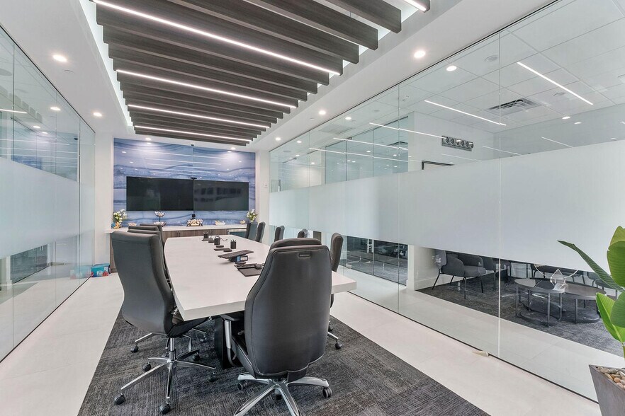 More Photos Of 1300 S Dixie Hwy, Lantana Coworking Space