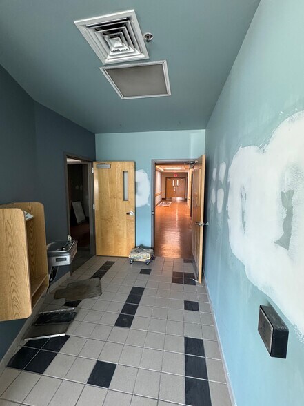 More Photos Of 3350 Broadmoor Ave SE, Grand Rapids Medical For Lease