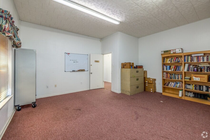 More Photos Of 2915 Broadway Blvd, Garland Religious Facility For Sale