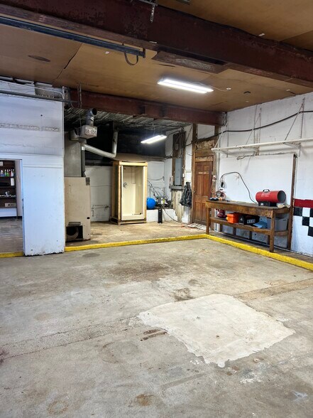 More Photos Of 9335 Crain Hwy, Faulkner Auto Repair For Lease