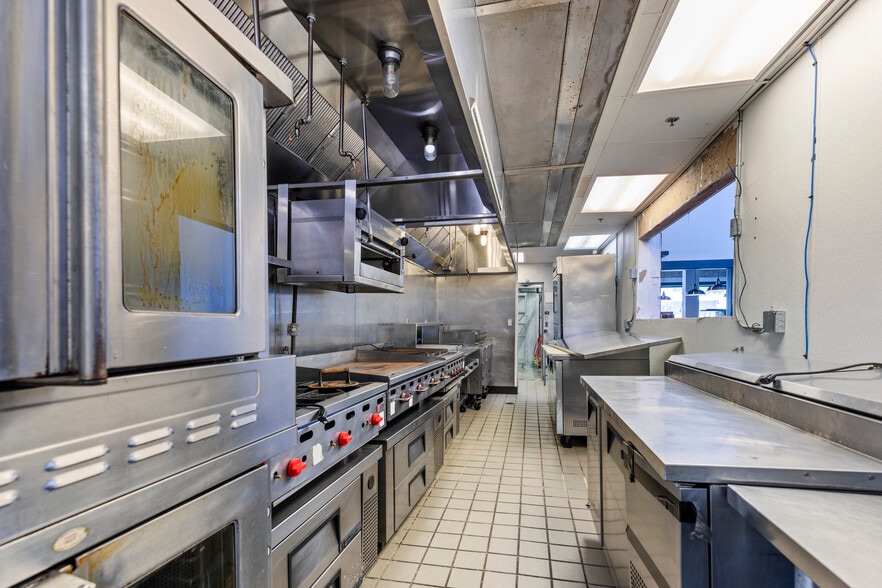 More Photos Of 208 S Castell Ave, New Braunfels Restaurant For Lease