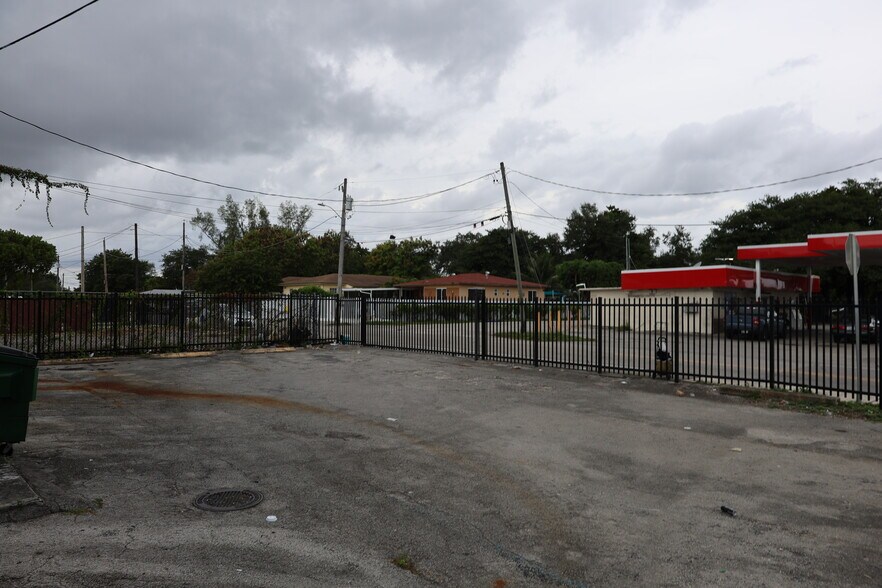 More Photos Of 4634 NW 27th Ave, Miami Freestanding For Lease