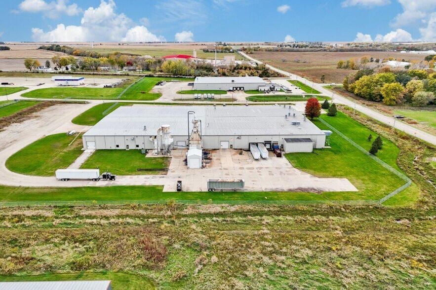 More Photos Of 1100 11th St, Charles City Warehouse For Sale