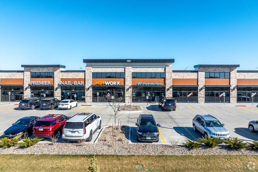 More Photos Of 1101 E 1st St, Grimes Restaurant For Lease