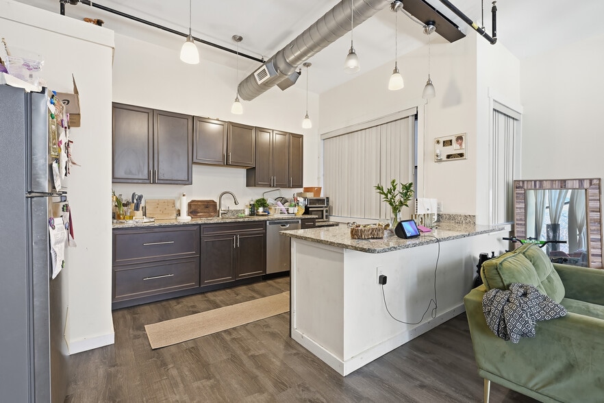 More Photos Of 833 N Market St, Wilmington Storefront Retail Residential For Sale