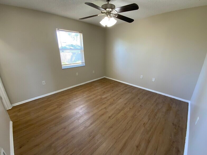 More Photos Of 855 Jamaica Rd, Venice Apartments For Sale