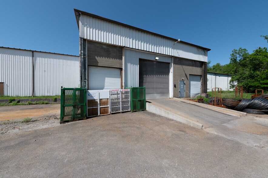 More Photos Of 714 Braddock View Dr, Mount Braddock Warehouse For Lease