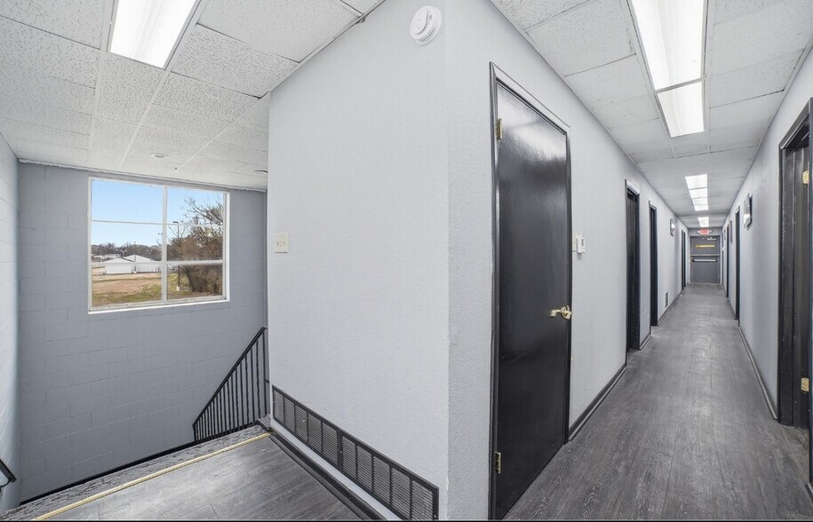 More Photos Of 2908 11th St, Dallas Office For Sale