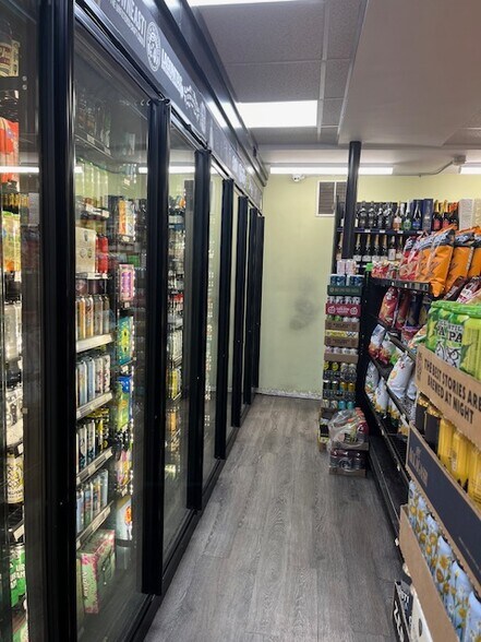 More Photos Of 26 Surrey St, Cambridge Storefront For Sale