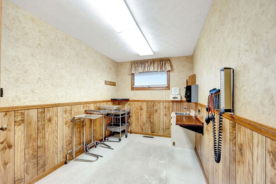 More Photos Of 1 Marty Ln, West Alexandria Medical For Sale
