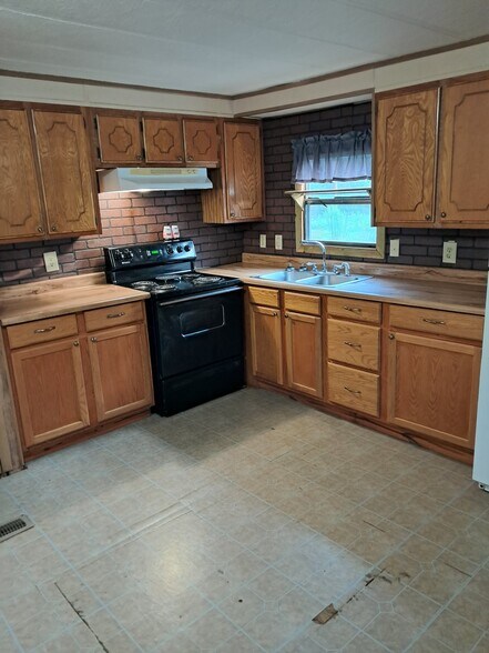 More Photos Of 8719 Pearson Rd, Ore City Warehouse For Sale