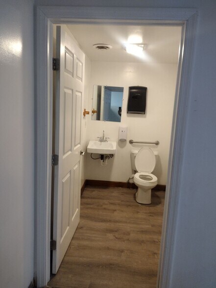 More Photos Of 16761 Saint Clair Ave, East Liverpool Unknown For Lease